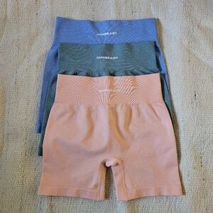Lot of 3 Minibeast Seamless Shorts Size Large
